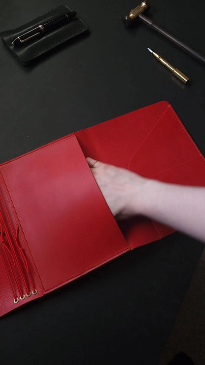 Trifold with full back pocket, secretarial pocket + small pocket
