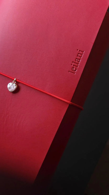 Trifold with full back pocket, secretarial pocket + small pocket