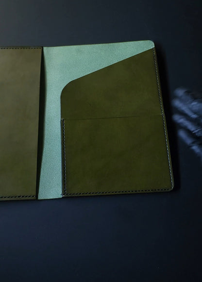 Trifold with full back pocket, secretarial pocket + small pocket