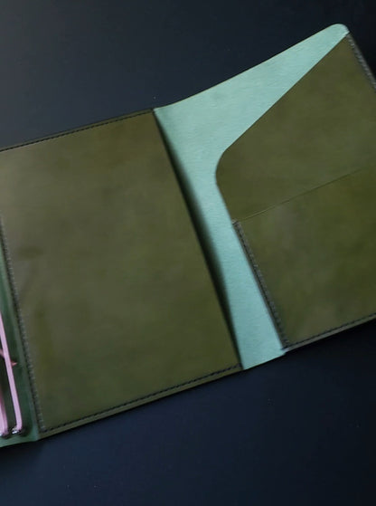 Trifold with full back pocket, secretarial pocket + small pocket