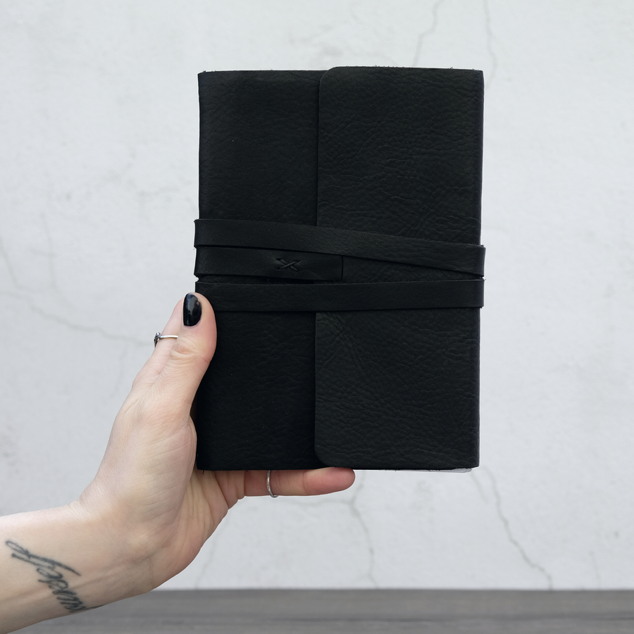 BLACK PERSONALIZED LEATHER JOURNAL